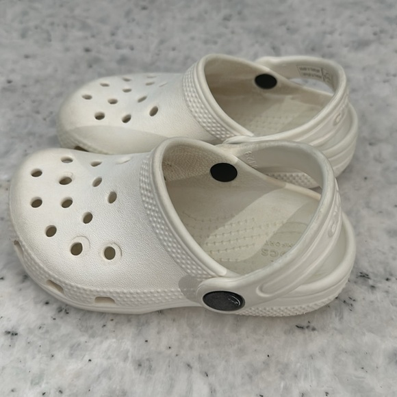 Kids 8c Crocs. - Picture 3 of 4